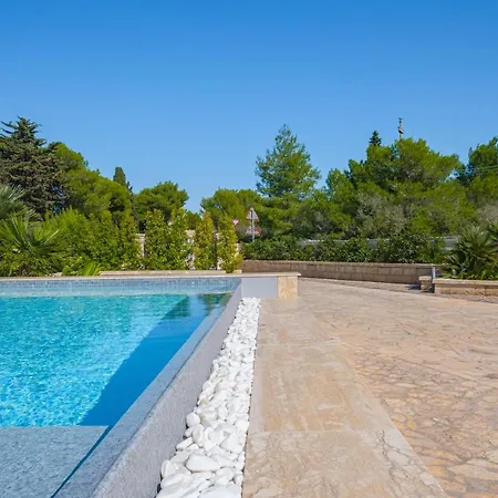 Crigiada Luxury Pool Villa