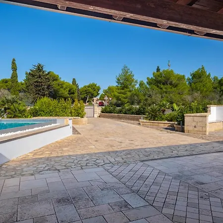 Crigiada Luxury Pool