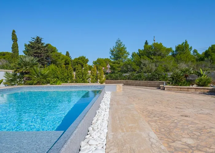 Crigiada Luxury Pool Villa