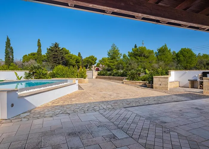 Crigiada Luxury Pool
